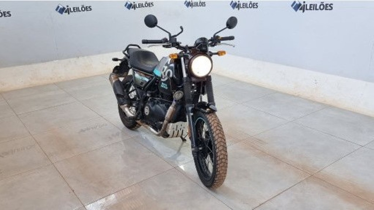 Royal Enfield / Scram 411